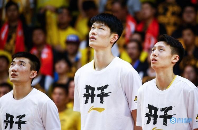 为什么呢？是由于法西斯主义和斯大林主义促使他有的一种激进主义的立场。